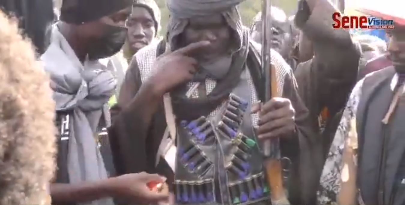 Touba avec des armes à feux et armes blanches les Baye Fall